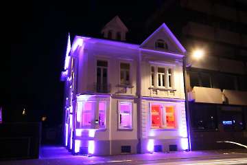 RE leuchtet